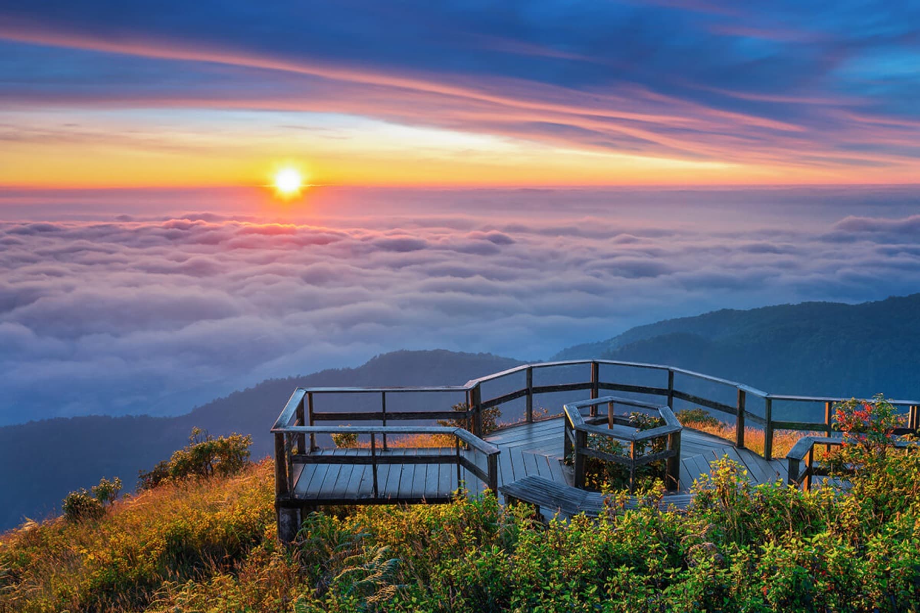 Doi Inthanon Day Tour with Kew Mae Pan Trekking tour photo 3